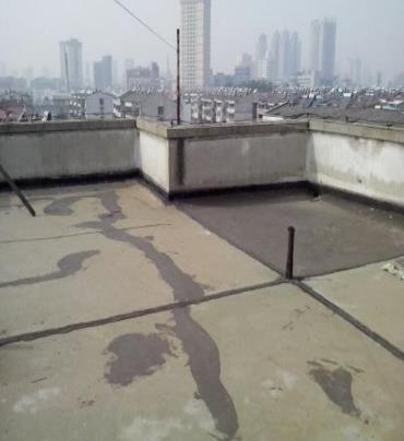 盂县漏水维修 楼顶漏水是什么原因，楼顶漏水维修方法是什么?
